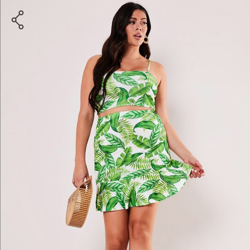 XL CO ORD 🌴🌴TOP AND SKIRT SET PALM PRINT